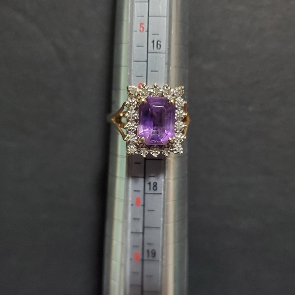 10kg gold Amethyst, Diamond chips Ring - Picture 3 of 8